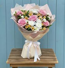 Букет цветов из:  Гвоздики, Орхидеи и Розы в Назрани