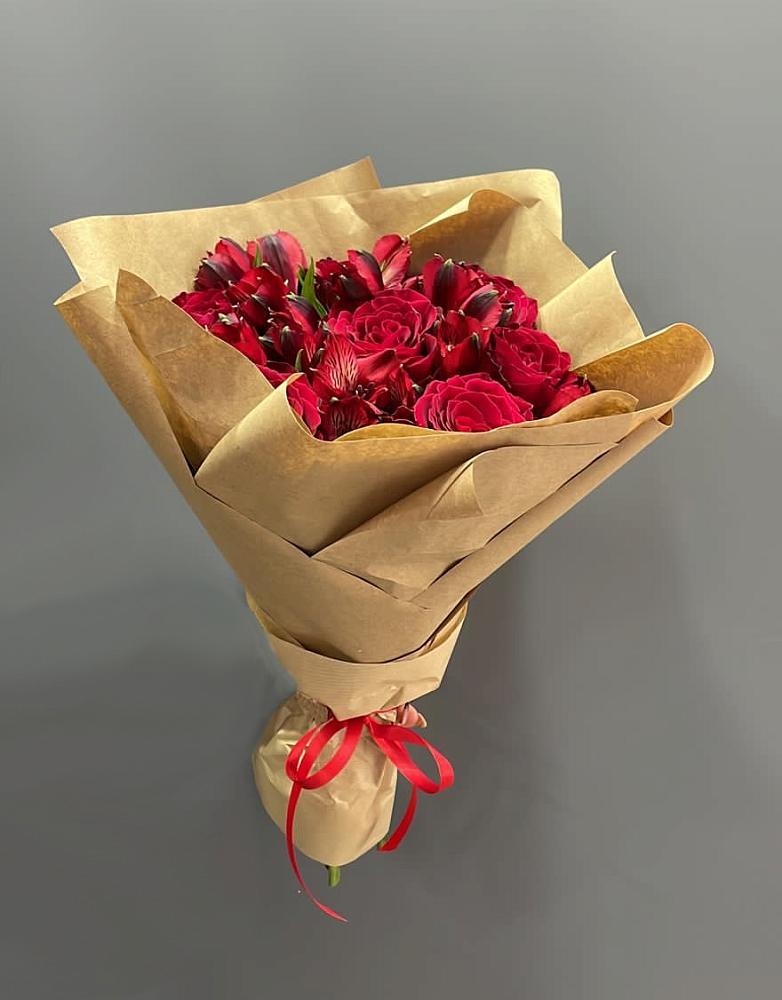 Букет цветов из: Альстромерии и Розы в Назрани