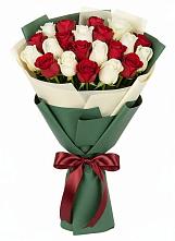 Букет Микс из красных и белых роз в Назрани