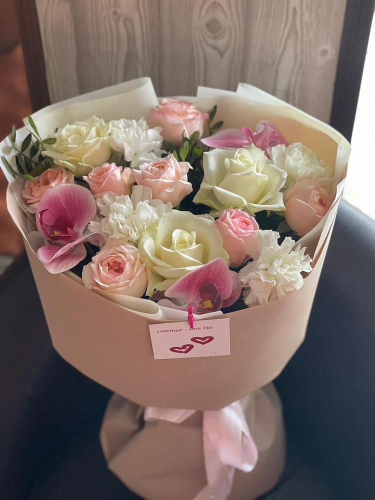 Букет цветов из: Орхидеи, Розы и Гвоздики в Назрани