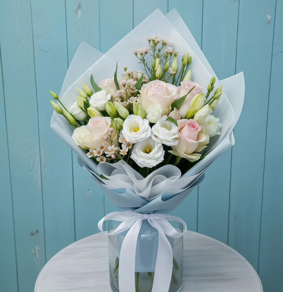 Букет цветов из: Розы и Лизиантусы в Назрани