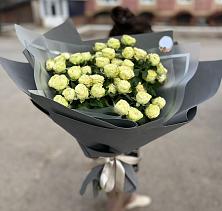 Букет Белые кустовые розы Солинеро в Назрани