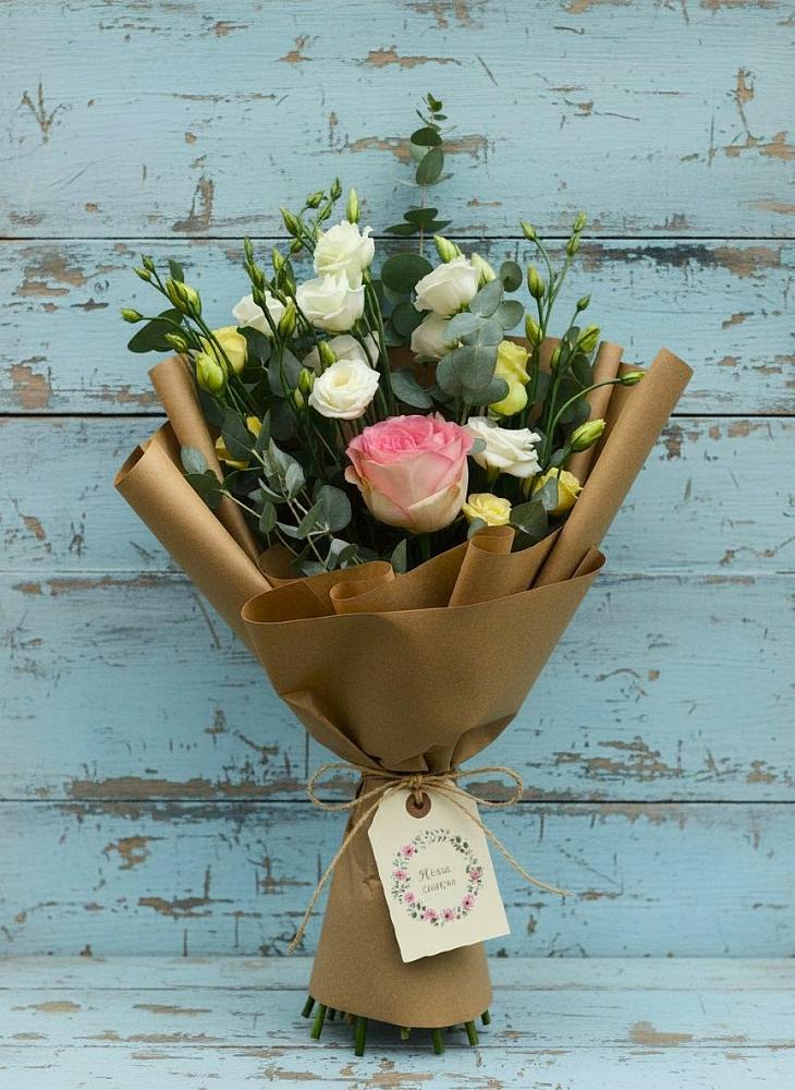 Букет цветов из: Розы и Лизиантусы в Назрани