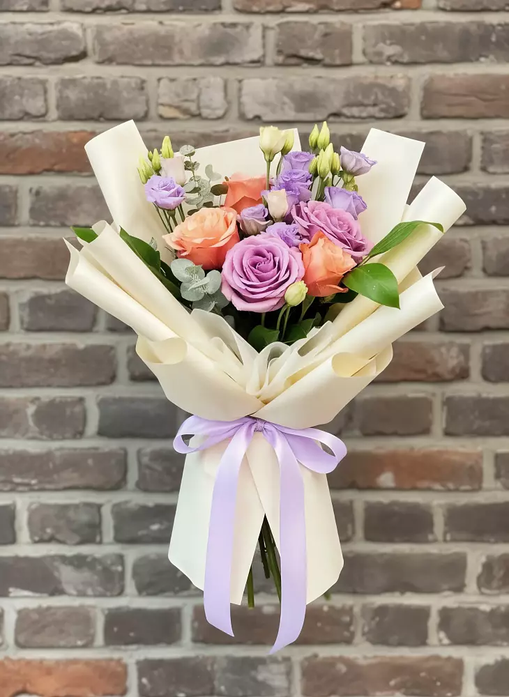 Букет цветов из: Лизиантусы и Розы в Назрани