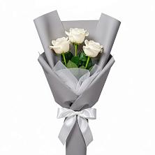 Букет 3 белые розы в Назрани