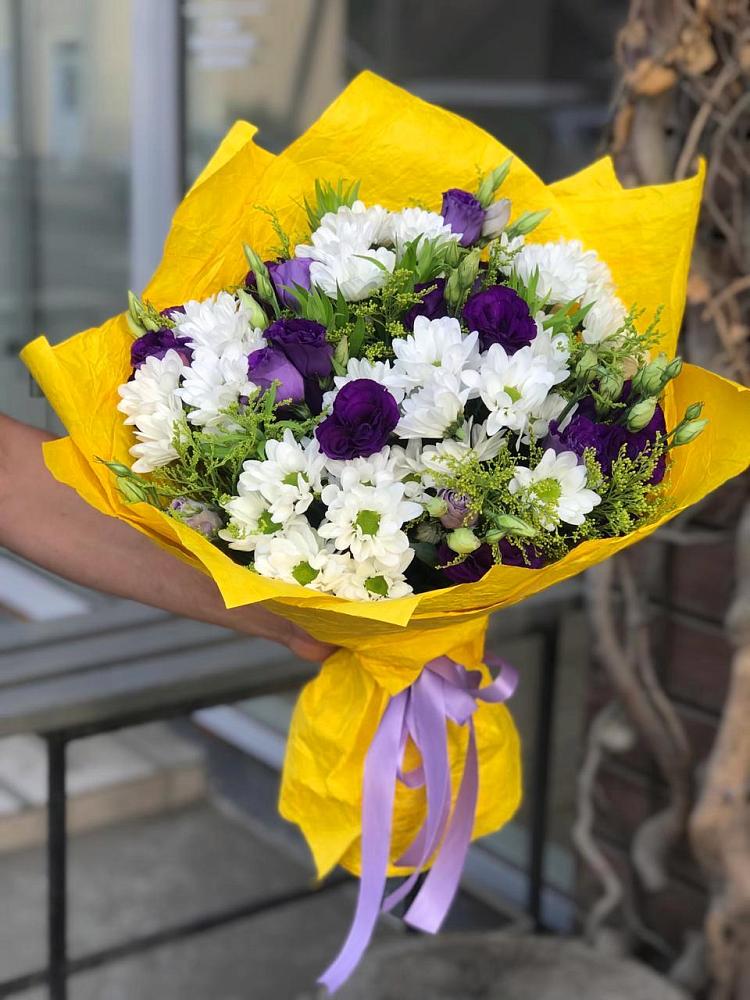 Букет цветов из: Ирисы, Хризантемы и Ромашки в Назрани