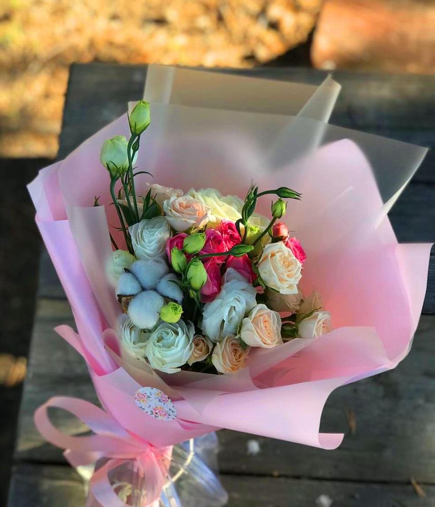 Букет цветов из: Розы и Лизиантусы в Назрани