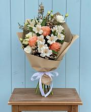 Букет цветов из:  Альстромерии, Лизиантусы, Розы и Хризантемы #REPLACE_PRED# Назрани