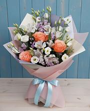 Букет цветов из:  Лизиантусы, Розы, Альстромерии и Гипсофила в Назрани