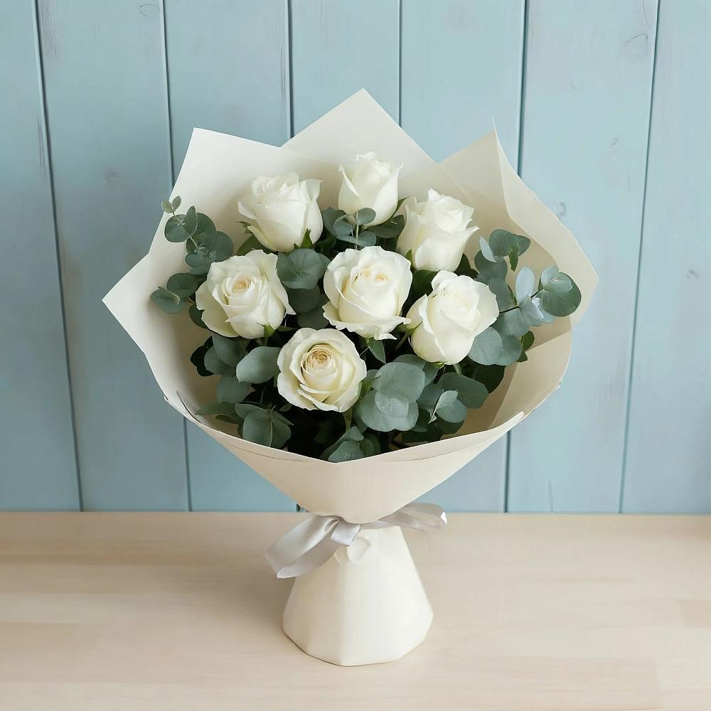 Букет Белые розы в Эвкалипте в Назрани