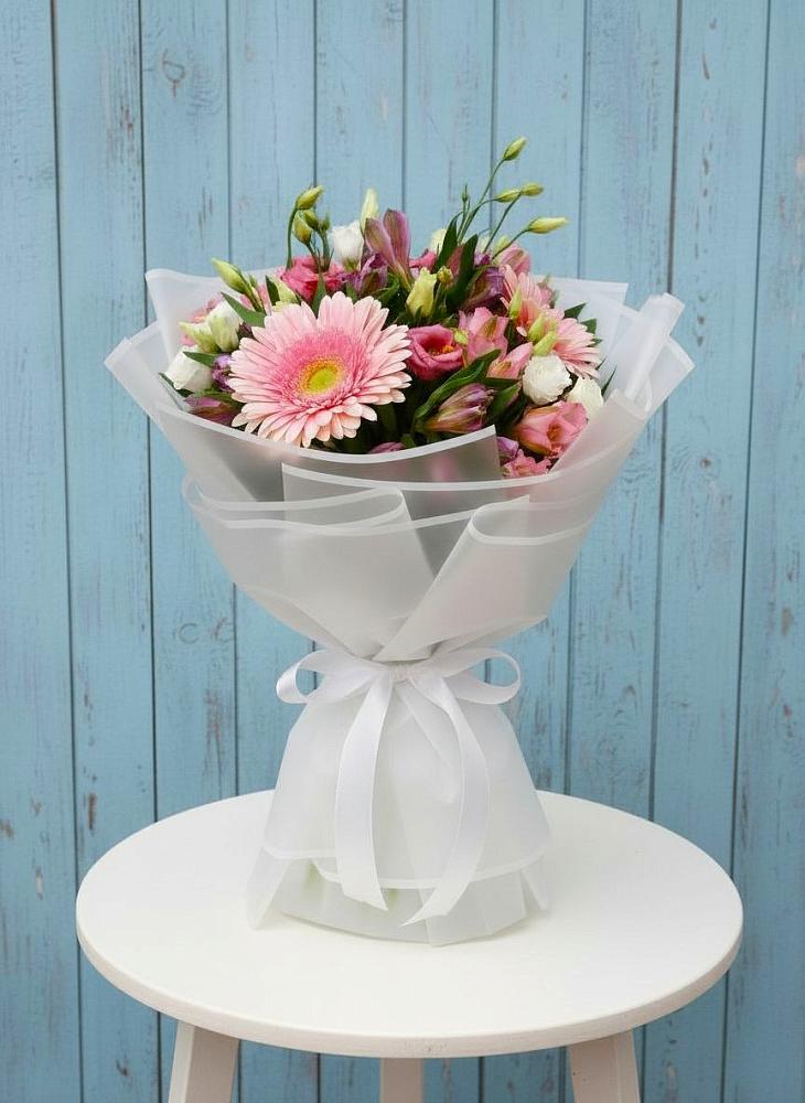 Букет цветов из: Герберы, Альстромерии и Лизиантусы в Назрани