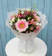 Букет цветов из:  Герберы, Альстромерии и Лизиантусы в Назрани