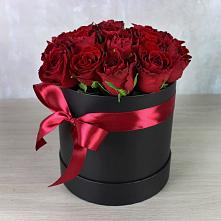 Цветочная композиция из Розы в шляпной коробке в Назрани