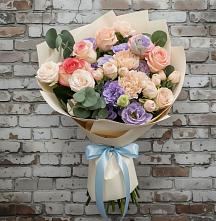 Букет цветов из:  Розы, Лизиантусы и Гвоздики в Назрани