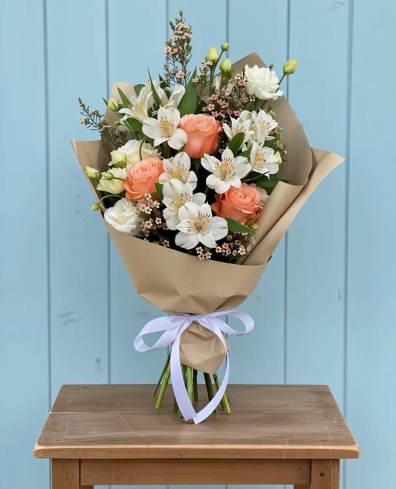 Букет цветов из: Альстромерии, Лизиантусы, Розы и Хризантемы в Назрани